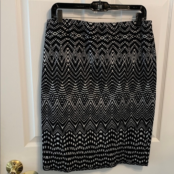 Ann Taylor Black and White Patterned Skirt size L Chevron Midi Aztec - Picture 1 of 4